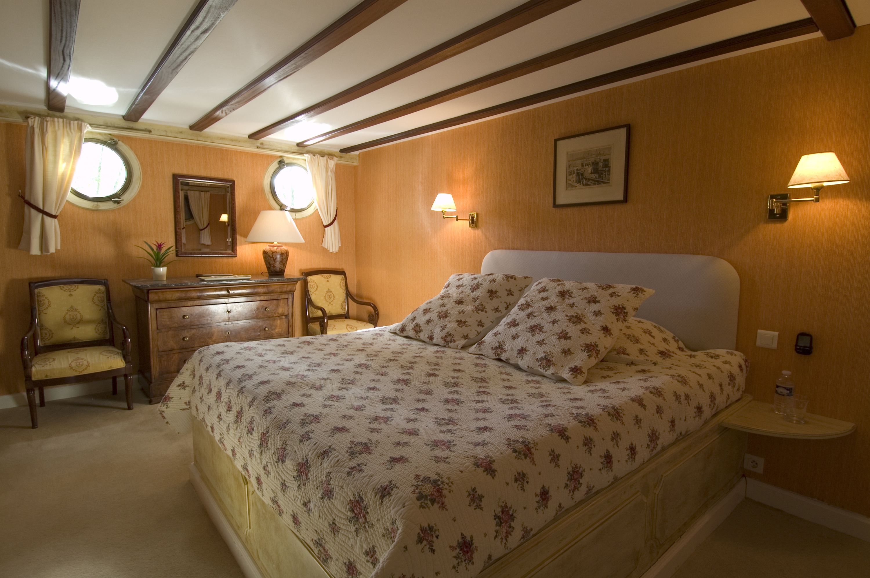 European Waterways Renaissance Accommodation Double Cabin.jpg